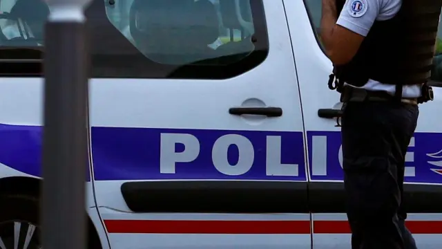 Dispositivo desplegado por la policía francesa tras el ataque con cuchillo cerca de Lyon.