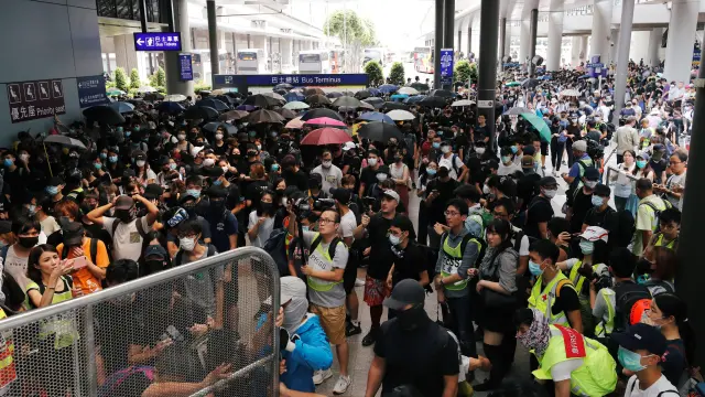 Protestas en el aeropuerto de Hong Kong este domingo