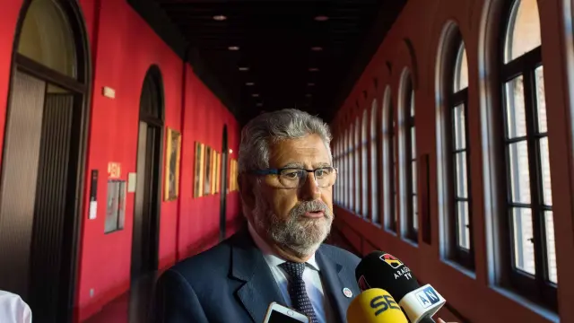 José Antonio Mayoral, rector de la Universidad de Zaragoza, en una reciente comparecencia ante los medios de comunicación.