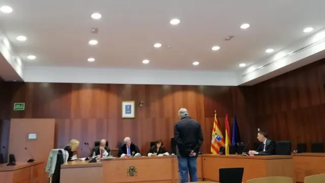 El acusado, durante su declaración ayer ante los magistrados de la Audiencia Provincial de Zaragoza.