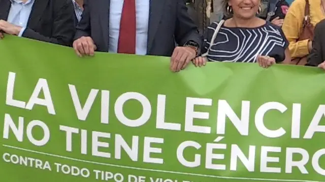 La pancarta de Vox tras el asesinato de una mujer.