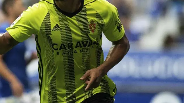 Luis Suárez, en la celebración del primer gol que anotó -de penalti- este domingo en Oviedo.