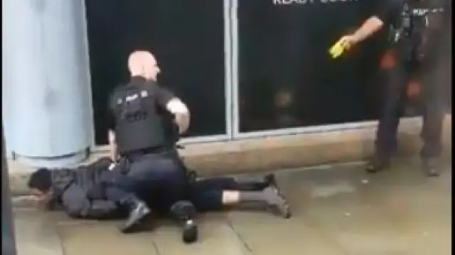 La policía de Mánchester detiene a un hombre tras el ataque.