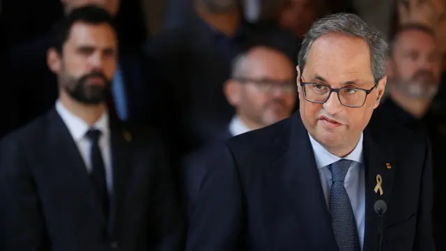 Catalunya's President Quim Torra, accompanied of Parliament President Roger Torrent, delivers a statement at the Catalan regional Parliament in Barcelona, Spain, October 14, 2019. REUTERS/Rafael Marchante [[[REUTERS VOCENTO]]] SPAIN-POLITICS/CATALONIA-TORRA