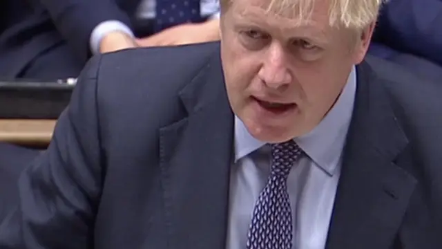 El primer ministro británico, Boris Johnson, interviene en la Cámara de los Comunes para debatir el acuerdo del 'brexit'.