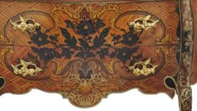 La cómoda diseñada por Mattia Gasparini para Carlos III.