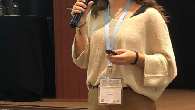 Lucía Iglesias, durante su brillante intervención en el simposio
