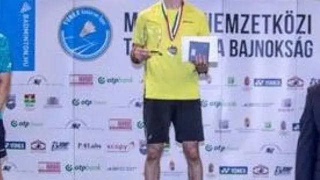 El olímpico bilbiltano Pablo Abián, en lo más alto del podio del torneo de Hungría de bádminton