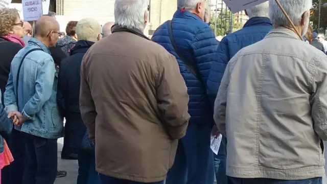 Protesta de pensionistas en la plaza del Pilar.