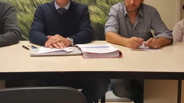 Vicente López y Pablo Martínez (UAGA), Jorge Valero (Araga) y Emilia Guillén (Asaja Zaragoza) explican en rueda de prensa su propuesta para alcanzar un acuerdo en la negociación del convenio.