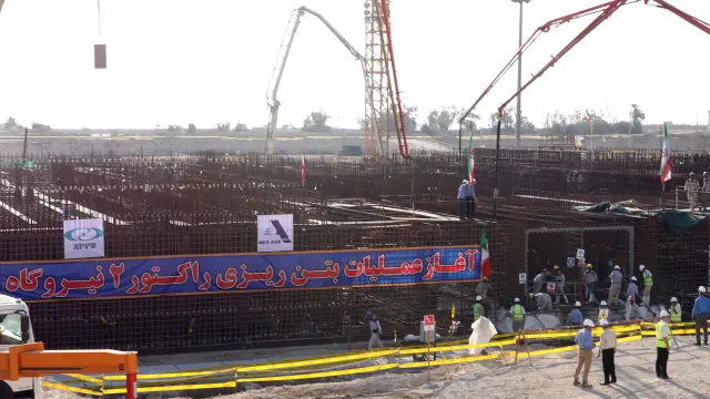 Trabajos de construcción de la segunda fase de la central nuclear de Bushehr.