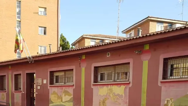 Imagen del edificio donde se ubica el albergue y el comedor social de Huesca.