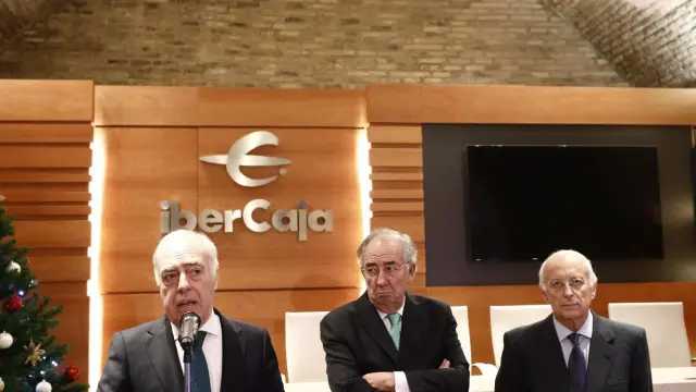 José Luis Rodrigo, Amado Franco, José Luis Aguirre y Víctor Iglesias, de Ibercaja, en el tradicional encuentro con los medios de comunicación en el Museo Goya de Zaragoza