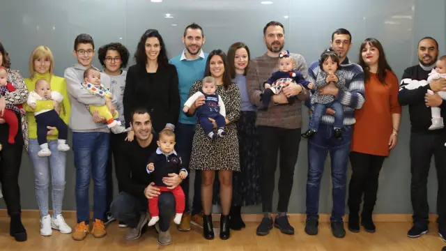El Ayuntamiento de Mequinenza entrega los cheques bebé de 2019 en un entrañable acto celebrado en el Salón de Plenos.