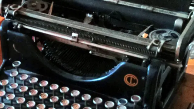 Máquina de escribir Olivetti modelo M20, el segundo en salir al mercado hace ahora cien años, en 1920.