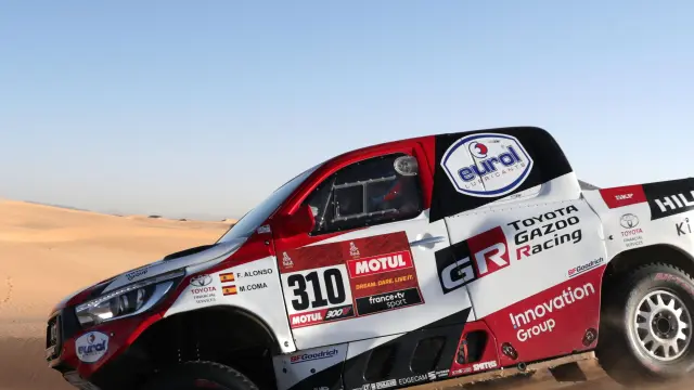 Fernando Alonso (Toyota Gaozo Racing), en acción durante la octava etapa del Rally Dakar 2020 en Wadi Al-Dawasir, Arabia Saudí