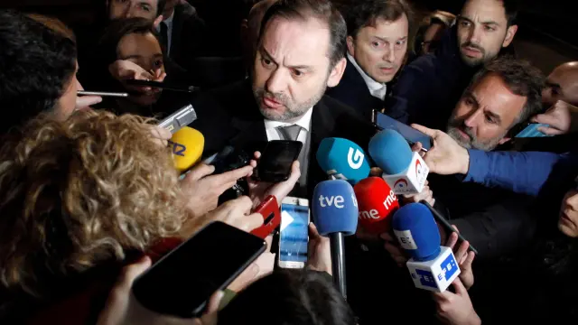 José Luis Ábalos ha tenido que responder a los medios por el revuelo político que ha provocado su supuesta reunión secreta