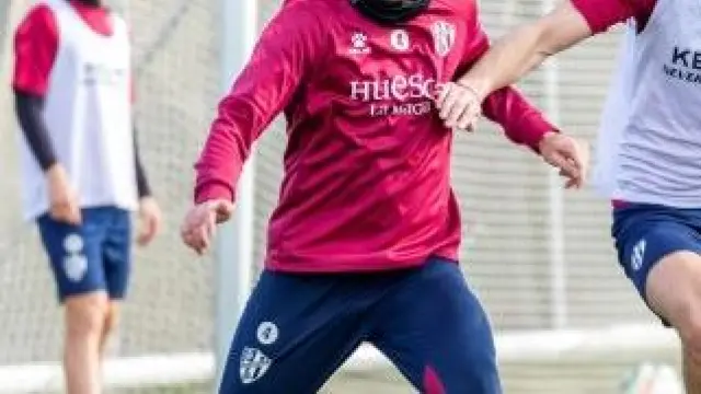 Pablo Insua, en un entrenamiento de la SD Huesca