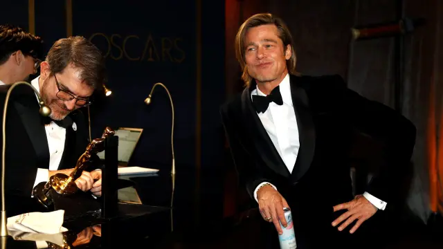 Brad Pitt aguarda a que graben su nombre en su primer Óscar como actor.