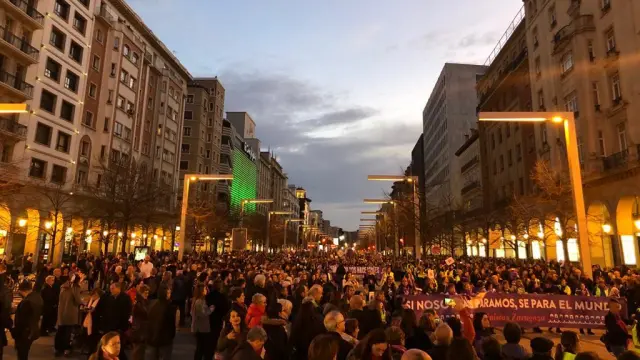 La manifestación a su paso por el paseo de la Independencia de Zaragoza.