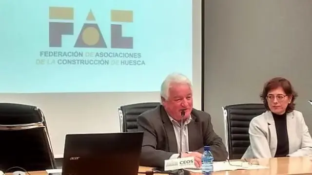 José Buil, expresidente de la FAC, y Ana Porta, nueva presidenta.