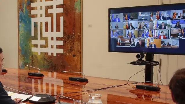 Pedro Sánchez durante la reunión que ha mantenido por videoconferencia con los presidentes autonómicos este domingo.