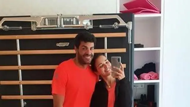 Paula Echevarría muestra a sus seguidores en Instagram cómo entrena en casa junto a su novio Miguel Torres.