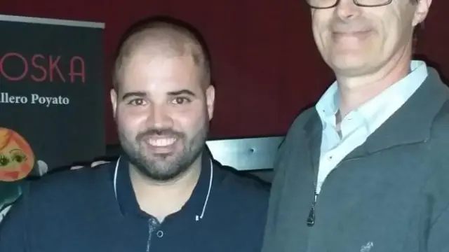 Rafa Caballero, encargado de proyección de los cines de Barbastro y Monzón, y el gerente de la empresa Pere Aumedes.