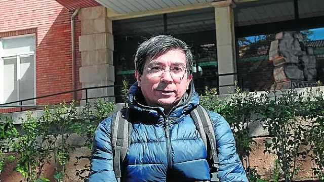 Sebastián Medina, médico de la UCI de Teruel, en el Obispo Polanco.