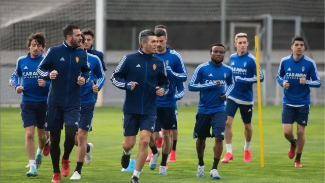 Los futbolistas del Real Zaragoza, en uno de los últimos entrenamientos ordinarios llevados a cabo en la Ciudad Deportiva antes del parón sine díe de la liga.
