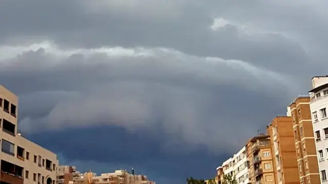 Nubes de tormenta sobre Zaragoza.