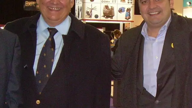 Emilio Bellvis Martín, segundo por la izquierda, junto a sus hijos en el salón de exposiciones Pulire en 2008.