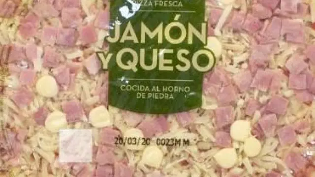 La mejor pizza de jamón y queso refrigerada es la de Casa Tarradellas, según la OCU.