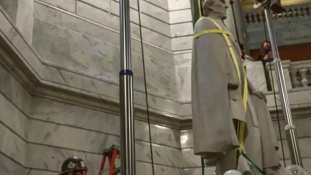 Retirada de la estatua del presidente confederado Jefferson Davis del Capitolio de KentuckyESTADO DE KENTUCKY, EEUU14/06/2020 [[[EP]]] Retirada de la estatua del presidente confederado Jefferson Davis del Capitolio de Kentucky