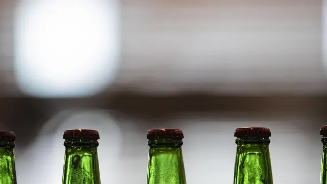 Unas botellas de cerveza.