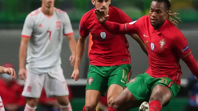 Un momento del partido amistoso Portugal-España.
