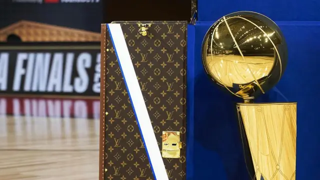 El baúl de Louis Vuitton para guardar el trofeo de la NBA.
