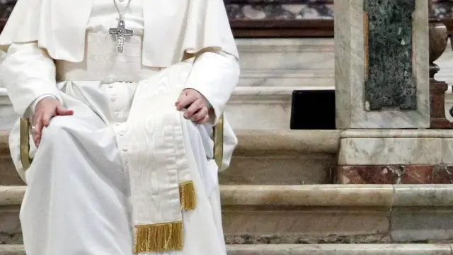 El Papa Francisco con mascarilla