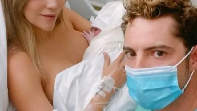 Bisbal y Zanetti, en el hospital con su hija recién nacida.