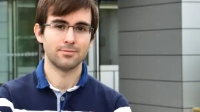 Adrián Franco, uno de los cuatro alumnos premiados, frente al Instituto alemán Max Planck de Óptica Cuántica, donde trabaja.