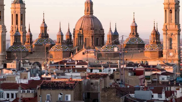 Vista de la ciudad de Zaragoza con la basílica del Pilar.