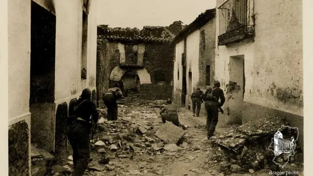 Toma de Siétamo (Huesca). Frente de Aragón. (Tarjeta postal fotográfica, 1937)