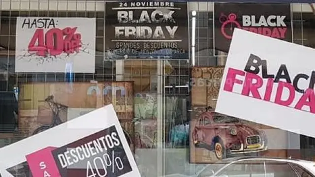 Imagen de archivo de una campaña anterior de Black Friday en una tienda de Monzón.