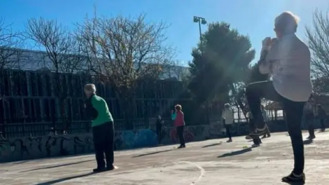 Zaragoza Deporte ha preparado, además, unos talleres gratuitos de actividad física al aire libre para mayores de 67 años.