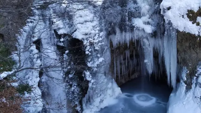 Cascada helada en el valle de Ordesa, donde se han registrado temperaturas de -14 grados