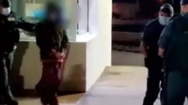 Los asistentes a una fiesta ilegal atacan con piedras a la Guardia Civil al grito de "pandemia de mierda".