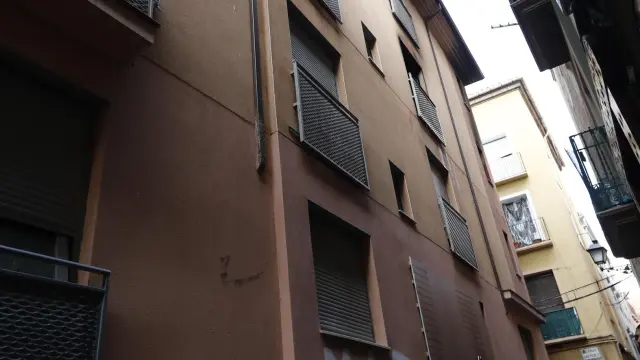 Incendio en un edificio okupado de la calle Cerezo de Zaragoza.