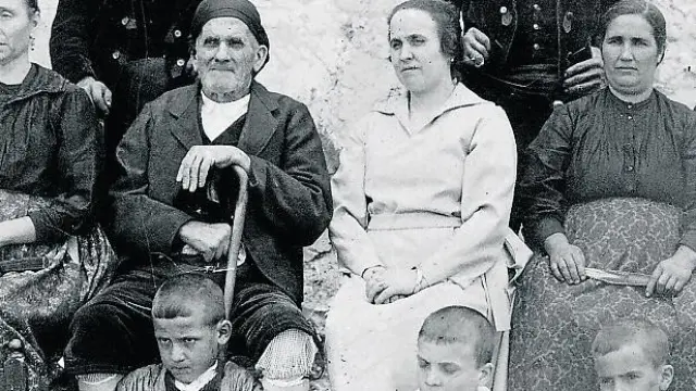 La familia Giner, de Santolea, emigrada a Binéfar como consecuencia de la construcción del pantano.
