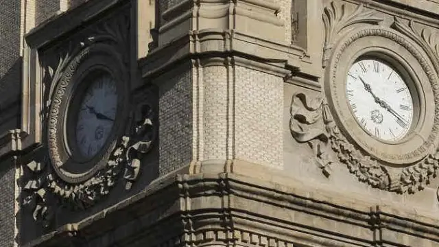 Reloj de la basílica del Pilar de Zaragoza.
