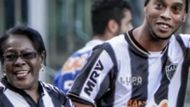 Fallece de covid-19 la madre del exfutbolista brasileño Ronaldinho Gaúcho